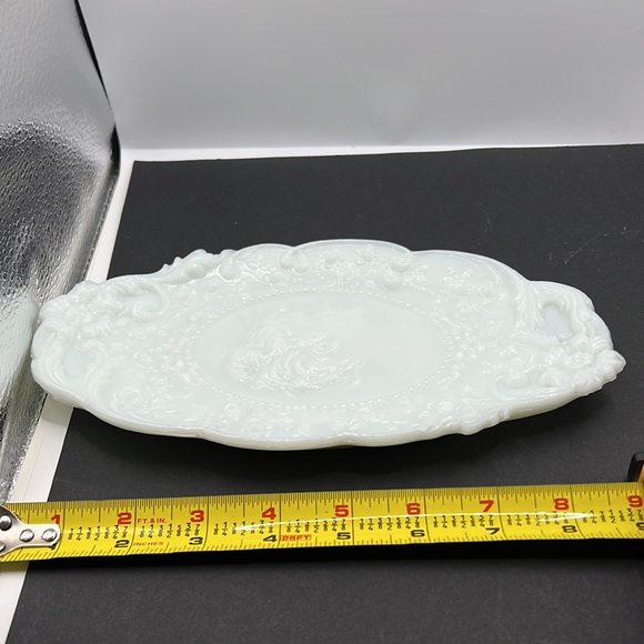 Vintage Fostoria Jenny Lind cameo vanity trinket tray - Picture 2 of 8